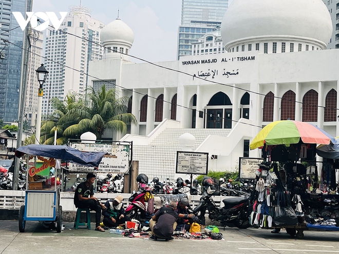 Nhọc nhằn kiếm sống dưới cái nắng “cháy da” của Jakarta - Ảnh 2.