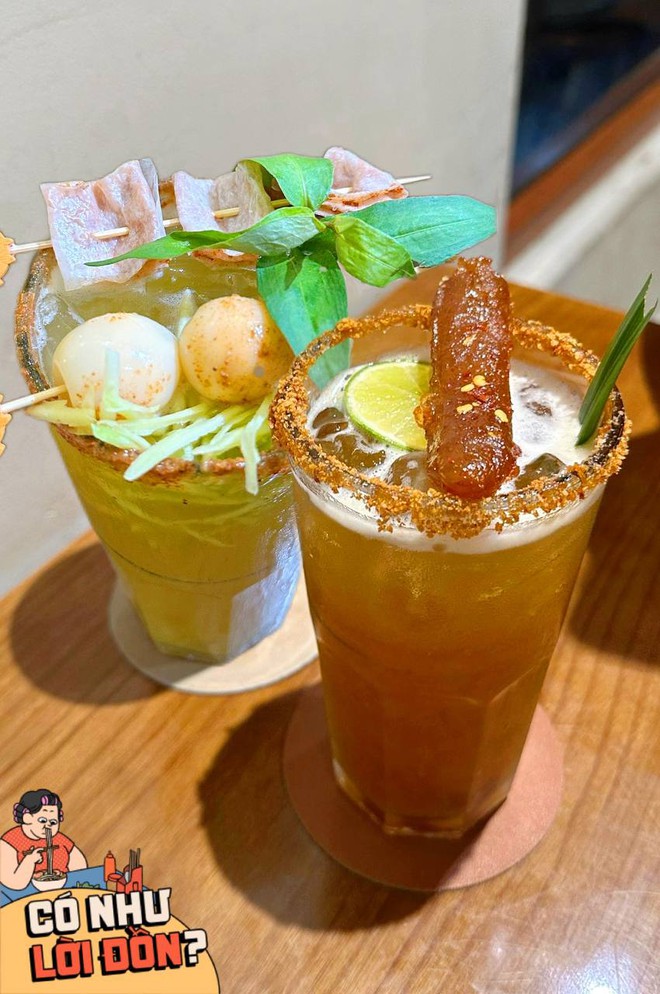 Hồi hộp uống thử tr&agrave; b&aacute;nh tr&aacute;ng trộn v&agrave; tr&agrave; me muối ớt g&acirc;y tranh c&atilde;i tại qu&aacute;n c&agrave; ph&ecirc; của TikToker B&ocirc;ng T&iacute;m, liệu c&oacute; &ldquo;ớn lạnh&rdquo; như lời đồn? - Ảnh 9.