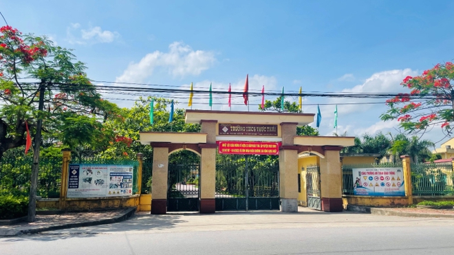 Đất học Nam Định có 1 ngôi trường khiến mọi trái tim phải rung rinh: Sao mà đẹp quá đỗi! Từ cổng vào xanh ngát bóng cây - Ảnh 1.