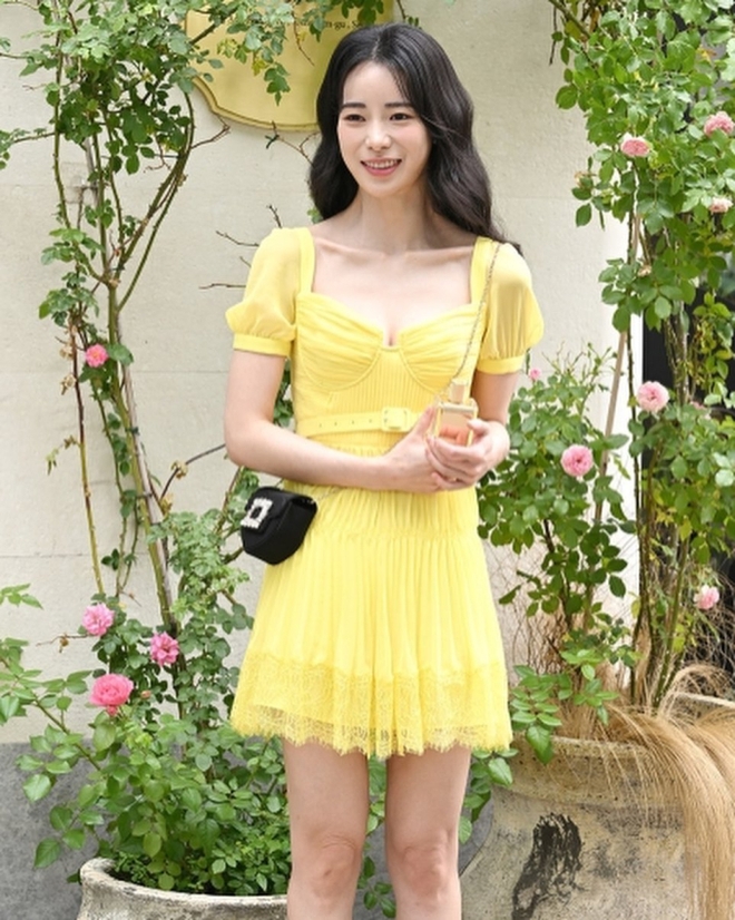 4 món thời trang giúp U40 Lim Ji Yeon luôn trẻ trung, hẹn hò với bạn trai kém 5 tuổi vẫn không chênh lệch - Ảnh 10.