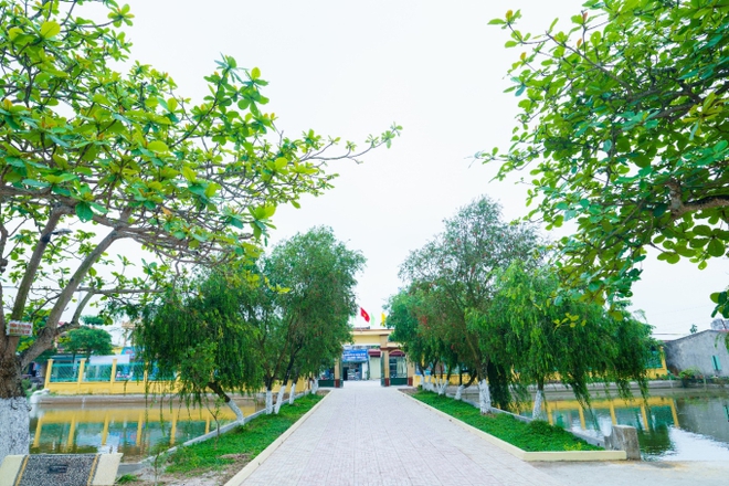 Đất học Nam Định có 1 ngôi trường khiến mọi trái tim phải rung rinh: Sao mà đẹp quá đỗi! Từ cổng vào xanh ngát bóng cây - Ảnh 3.