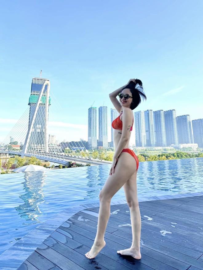 Tóc Tiên khoe ảnh bikini nóng hừng hực giữa nghi vấn mang thai, netizen thắc mắc: Hình cũ phải không? - Ảnh 4.