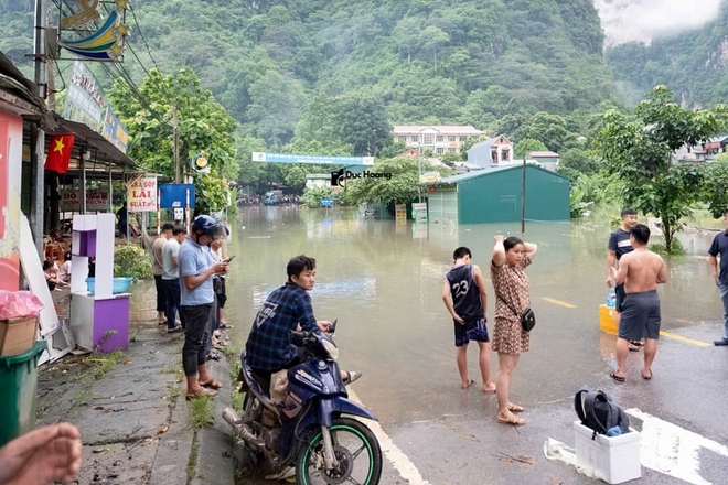 Cao Bằng: Mực nước sông Gâm dâng cao, trung tâm huyện Bảo Lâm ngập sâu trong lũ - Ảnh 7.