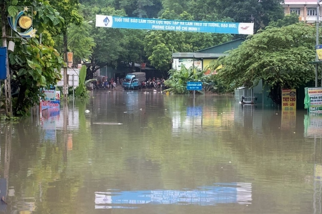 Cao Bằng: Mực nước sông Gâm dâng cao, trung tâm huyện Bảo Lâm ngập sâu trong lũ - Ảnh 6.