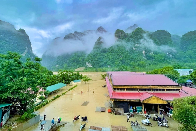 Cao Bằng: Mực nước sông Gâm dâng cao, trung tâm huyện Bảo Lâm ngập sâu trong lũ - Ảnh 5.