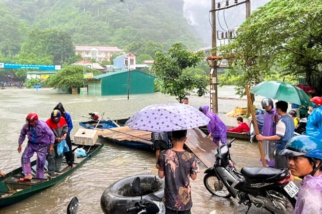 Cao Bằng: Mực nước sông Gâm dâng cao, trung tâm huyện Bảo Lâm ngập sâu trong lũ - Ảnh 3.