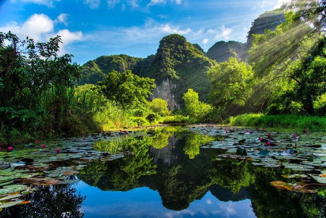 Kh&aacute;m ph&aacute; n&eacute;t đẹp thi&ecirc;n nhi&ecirc;n độc nhất v&ocirc; nhị ở Thung Nắng&nbsp;Ninh B&igrave;nh - Ảnh 1.