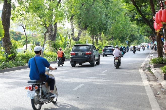 Vụ 3 thanh niên tử vong trên đường Láng: Nhân chứng kể lại khoảnh khắc kinh hoàng - Ảnh 2.