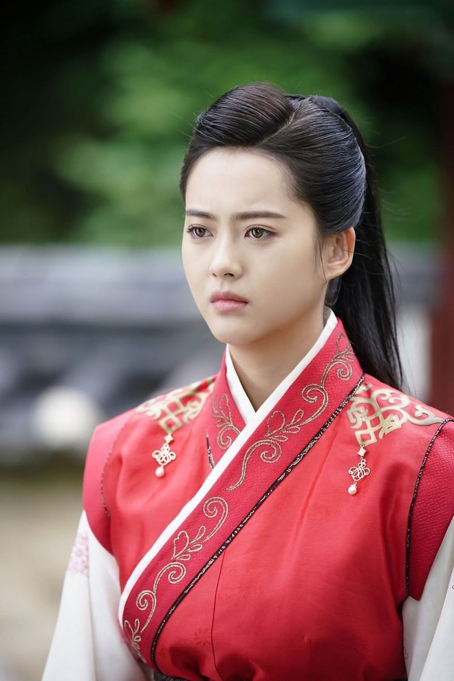 5 lần phim Hàn chọn sai nữ chính: Kim Yoo Jung quá non nớt, tiểu tam Cô Đi Mà Lấy Chồng Tôi nhận bão chê bai - Ảnh 5.