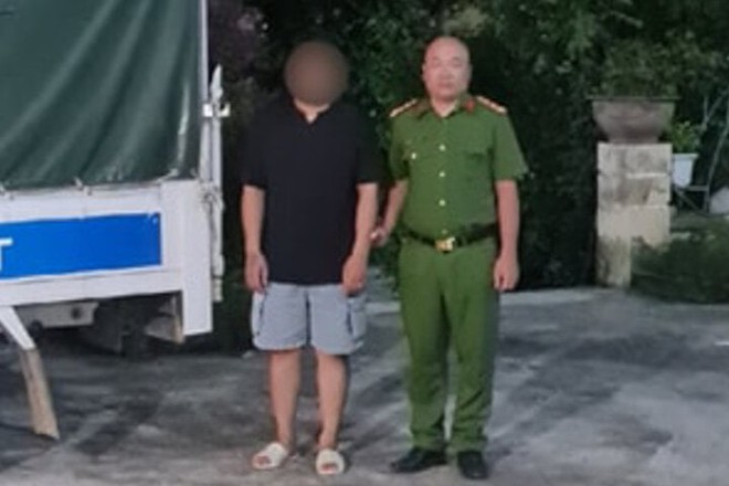 Triệu tập gã đàn ông bạo hành vợ dã man trước mặt con nhỏ ở Hà Giang - Ảnh 2.
