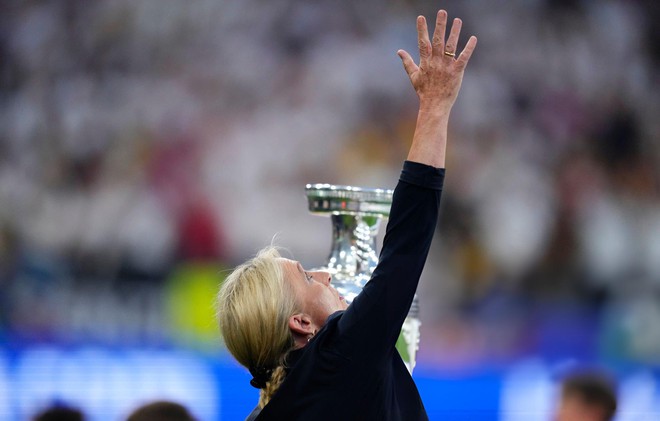 Lễ khai mạc Euro 2024: Chỉ vỏn vẹn 8 phút nhưng gây xúc động mạnh với khoảnh khắc nụ hôn gửi tới thiên đường - Ảnh 3.