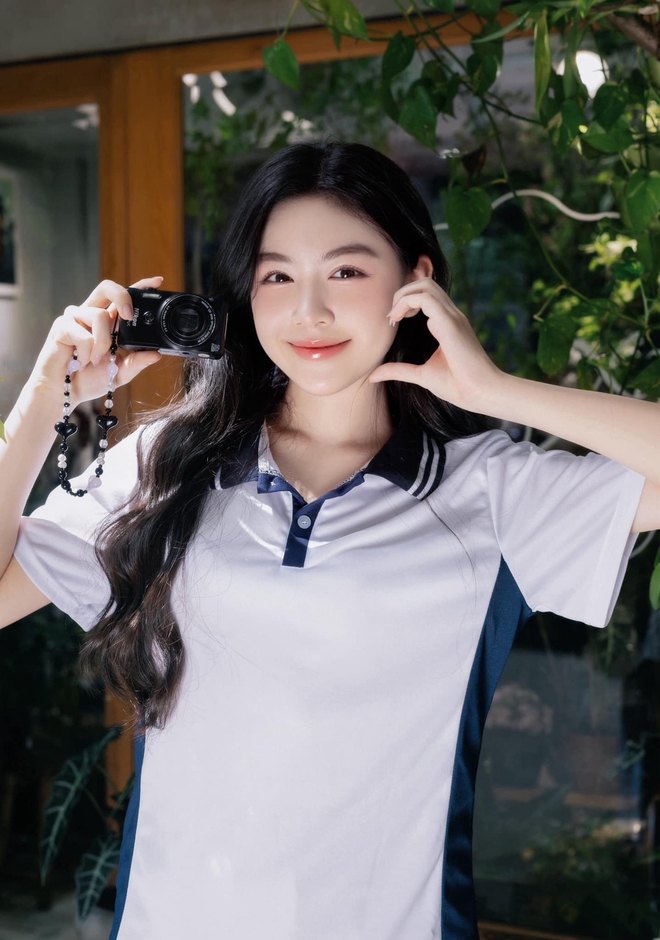 Con gái MC Quyền Linh dự tốt nghiệp cấp 3: Khoe visual trong trẻo, có 1 hành động đặc biệt dành cho bố mẹ - Ảnh 7.