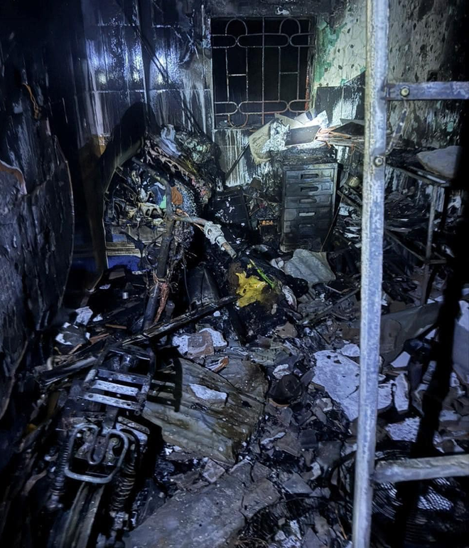 Vụ cháy nhà ở Bắc Giang khiến 3 người tử vong: Lửa bùng lên từ khu vực để xe đạp điện - Ảnh 1.