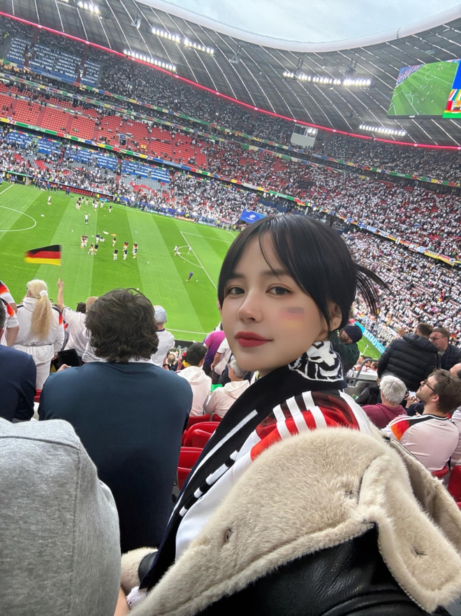 Gặp gỡ gái xinh Việt Nam chi 200 triệu đi xem Euro 2024: Fan tuyển Đức từ năm 9 tuổi, mong “cỗ xe tăng” lên ngôi vô địch - Ảnh 3.