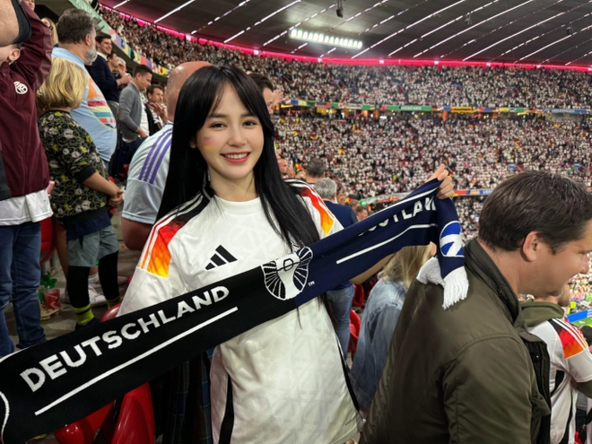 Gặp gỡ gái xinh Việt Nam chi 200 triệu đi xem Euro 2024: Fan tuyển Đức từ năm 9 tuổi, mong “cỗ xe tăng” lên ngôi vô địch - Ảnh 2.