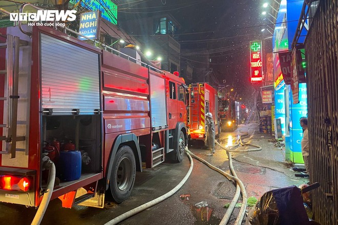 Hà Nội: Hiện trường vụ cháy nhà 6 tầng trên phố Định Công Hạ - Ảnh 7.