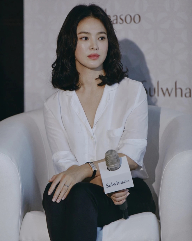 Song Hye Kyo luôn đẹp đỉnh cao khi diện áo sơ mi trắng, gợi ý 10 cách phối đồ cho mọi độ tuổi - Ảnh 5.