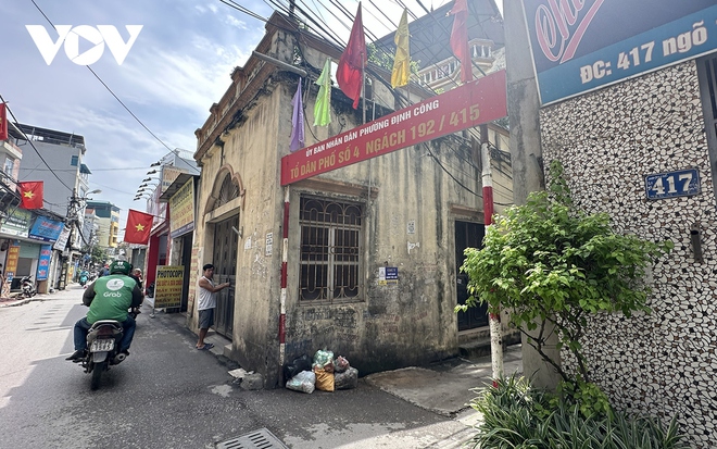 Cận cảnh nhà xưởng, nhà ở san sát trong ngõ sâu ở phố Định Công Hạ - Ảnh 13.