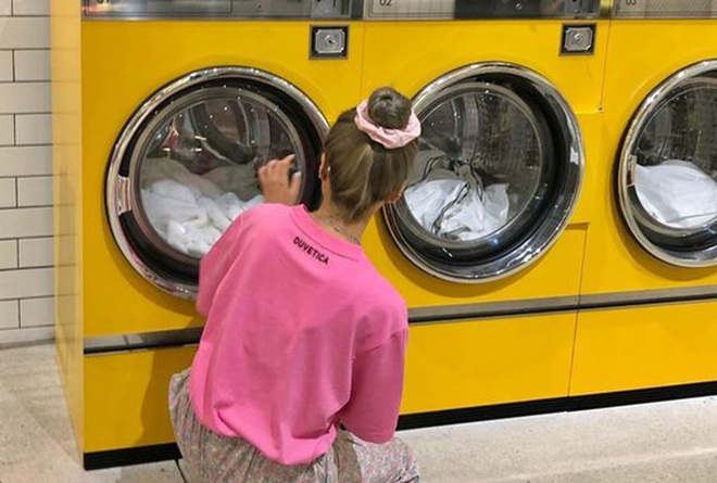 6 thói quen khi giặt sấy khiến quần áo càng giặt càng bốc mùi, vi khuẩn sinh sôi nhanh chóng - Ảnh 1.