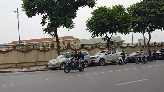 Hà Nội: Nhiều ô tô và xe máy va chạm liên hoàn trên đường Lê Trọng Tấn, 1 người nhập viện - Ảnh 3.