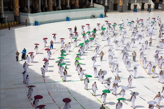 Hàng chục người tử vong vì nắng nóng trong lễ Hành hương tại Mecca - Ảnh 1.