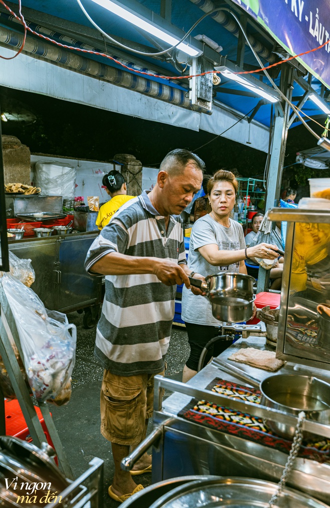 Tiệm lẩu tam tinh người Hẹ tuổi đời hơn 40 năm ở khu Chợ Lớn: Quán vỉa hè giá cao, đồ ăn đơn giản nhưng khách vẫn nườm nượp đến - Ảnh 12.