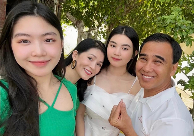 Lại phải khen chuyện bà xã MC Quyền Linh dạy con: Kể chuyện Lọ Lem từ chối cát-xê cao cũng khiến ai nấy quá ngưỡng mộ - Ảnh 1.