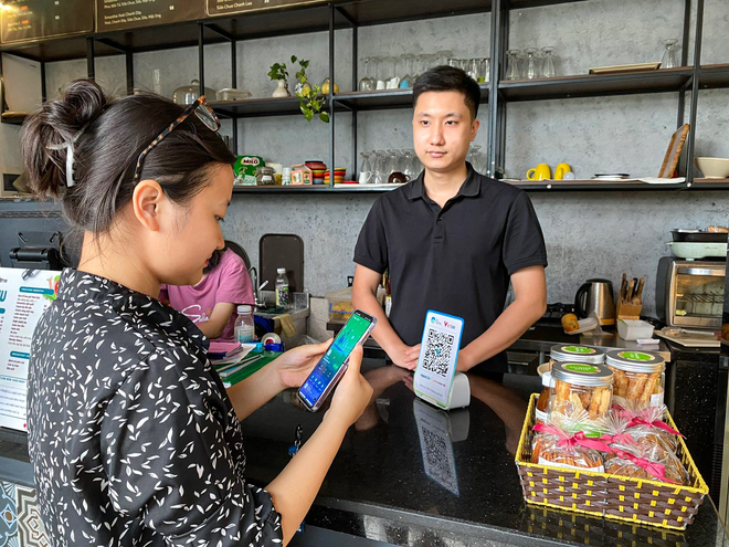 QR code: Xu hướng thanh toán phổ biến cho tiểu thương ở Hà Nội - Ảnh 2.