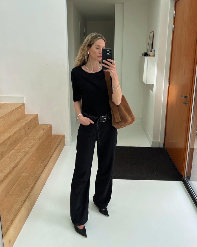 10 Möglichkeiten, jugendliche und dennoch elegante schwarze Outfits für Frauen über 40 zu tragen – Foto 8.