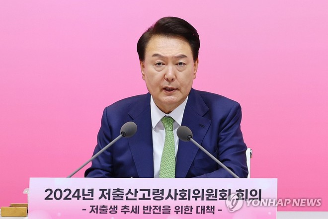 Hàn Quốc tuyên bố tình trạng khẩn cấp quốc gia, Tổng thống lo ngại đất nước có thể bị “tuyệt chủng” vì giới trẻ không chịu sinh con - Ảnh 1.