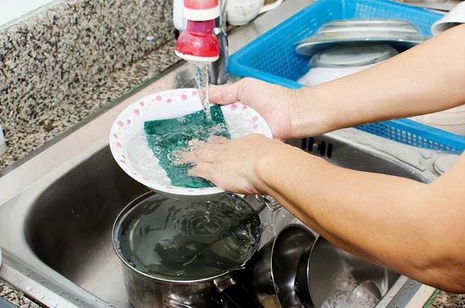 7 thói quen trong căn bếp, tưởng hợp vệ sinh hóa ra dẫn tới nhiều vấn đề sức khỏe - Ảnh 3.