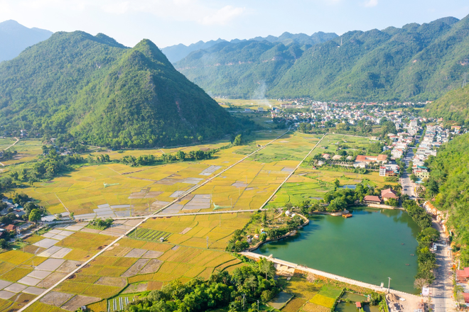 6 điểm đến thú vị ở địa điểm được ví như nàng thơ Tây Bắc - miền thiên nhiên xanh mát, êm dịu chỉ cách thủ đô 140km - Ảnh 1.