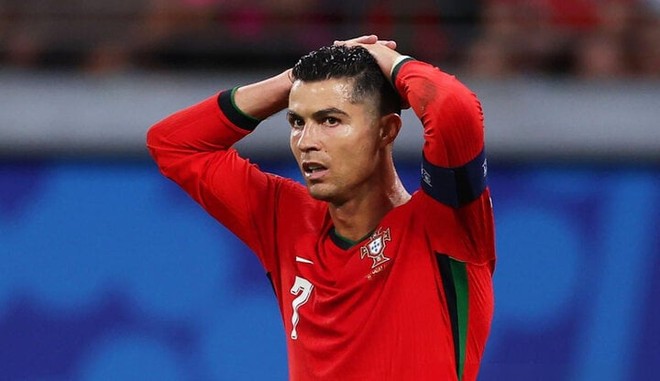 Ronaldo kém duyên ghi bàn, huấn luyện viên Bồ Đào Nha vẫn bênh vực - Ảnh 1.