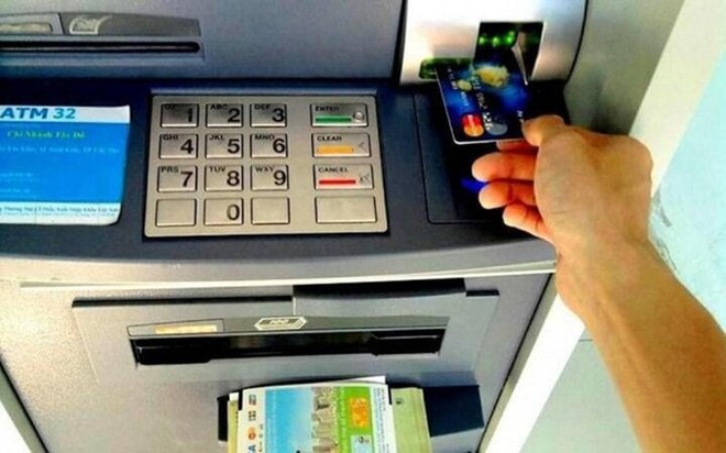 Trong cây ATM thường có bao nhiêu tiền? - Ảnh 1.