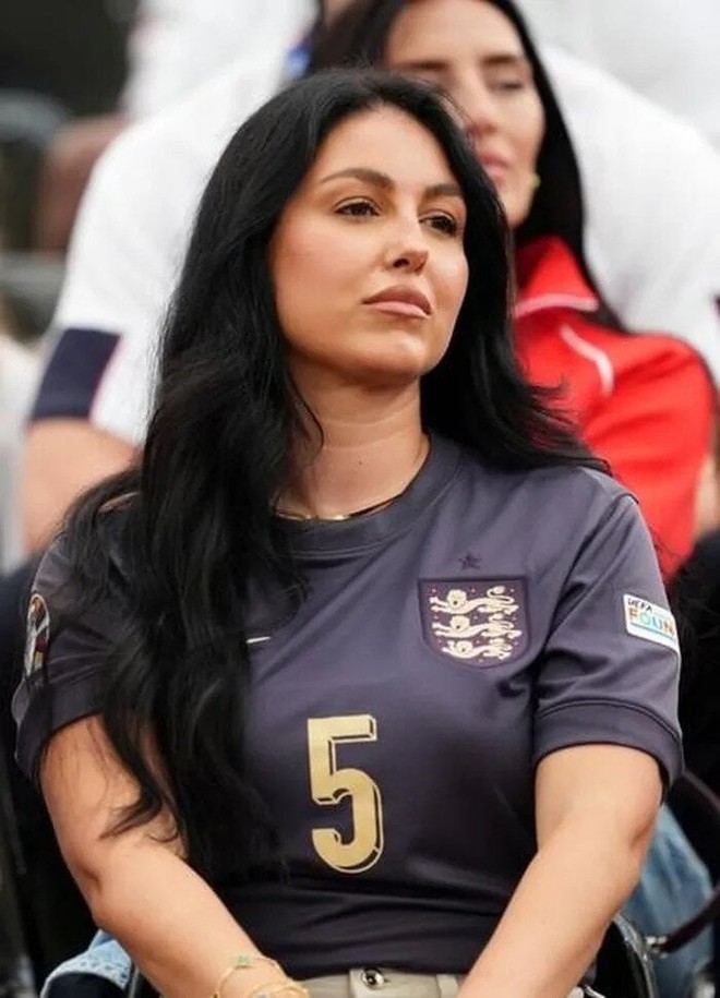 Vợ, bạn gái sao tuyển Anh đốt gần nửa tỷ đồng mỗi lần đến sân cổ vũ EURO 2024 - Ảnh 5.