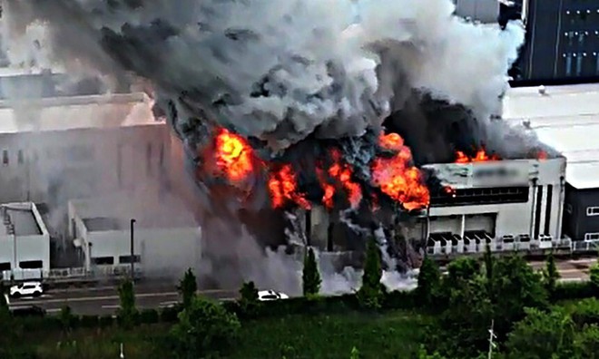 Hiện trường hoang tàn sau vụ cháy được ghi nhận tai nạn nhà máy hóa chất tồi tệ nhất trong lịch sử Hàn Quốc - Ảnh 9.