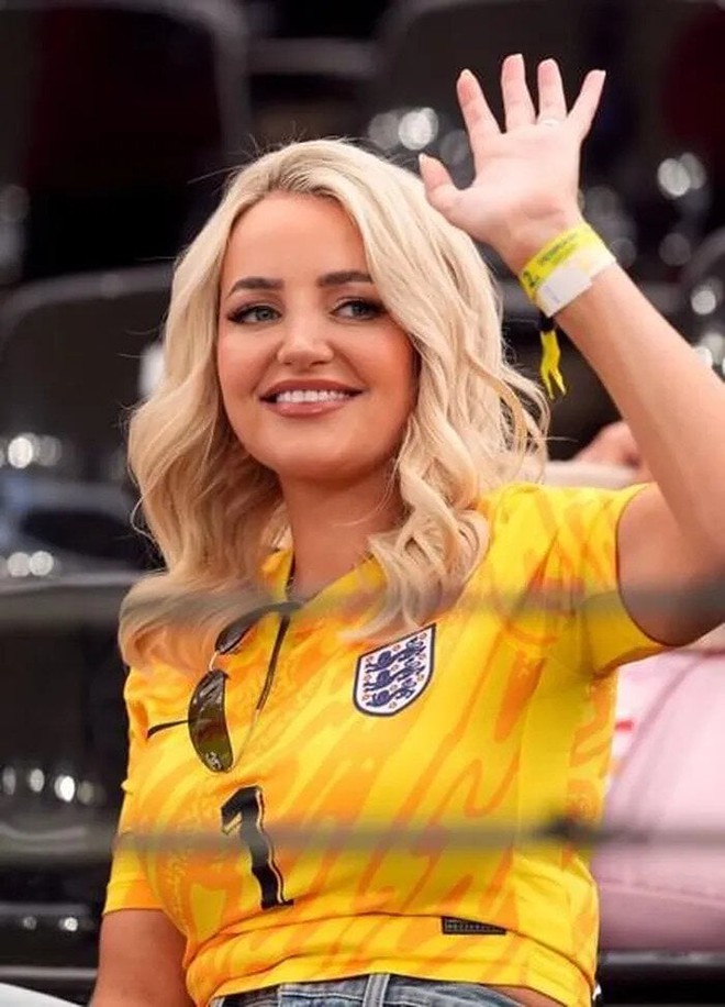 Vợ, bạn gái sao tuyển Anh đốt gần nửa tỷ đồng mỗi lần đến sân cổ vũ EURO 2024 - Ảnh 2.