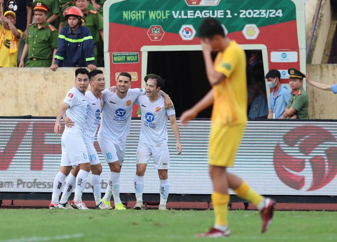 Chính thức: CLB Nam Định vô địch V.League 2023/24 trước một vòng đấu - Ảnh 6.
