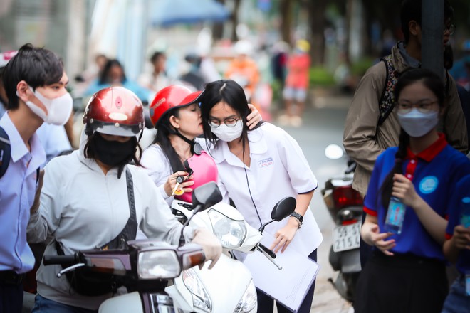 Thi tốt nghiệp THPT 2024: Th&iacute; sinh bắt đầu thời gian l&agrave;m b&agrave;i m&ocirc;n Văn, t&aacute;c phẩm n&agrave;o sẽ được gọi t&ecirc;n? - Ảnh 6.