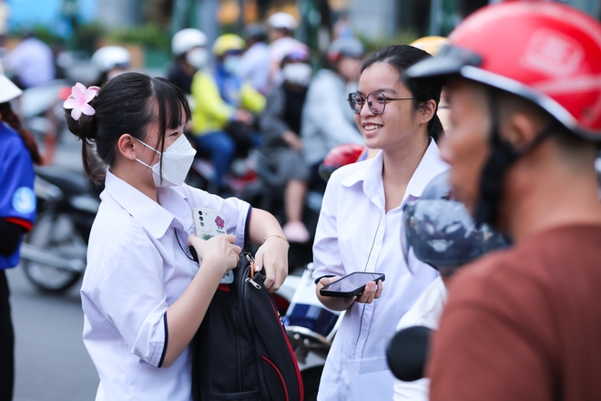 Thi tốt nghiệp THPT 2024: Th&iacute; sinh bắt đầu thời gian l&agrave;m b&agrave;i m&ocirc;n Văn, t&aacute;c phẩm n&agrave;o sẽ được gọi t&ecirc;n? - Ảnh 5.