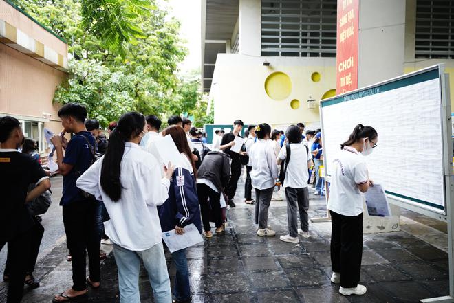 Hơn một triệu sĩ tử bước v&agrave;o ng&agrave;y đầu thi tốt nghiệp THPT 2024: - Ảnh 6.