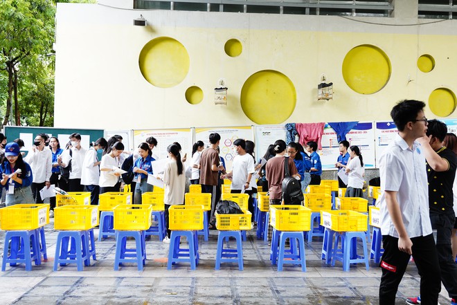 Hơn một triệu sĩ tử bước v&agrave;o ng&agrave;y đầu thi tốt nghiệp THPT 2024: - Ảnh 9.
