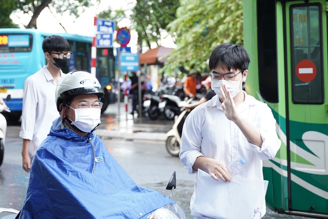 Thi tốt nghiệp THPT 2024: Th&iacute; sinh bắt đầu thời gian l&agrave;m b&agrave;i m&ocirc;n Văn, t&aacute;c phẩm n&agrave;o sẽ được gọi t&ecirc;n? - Ảnh 3.