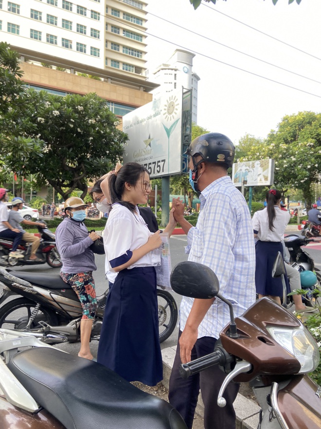 Thi tốt nghiệp THPT 2024: Th&iacute; sinh bắt đầu thời gian l&agrave;m b&agrave;i m&ocirc;n Văn, t&aacute;c phẩm n&agrave;o sẽ được gọi t&ecirc;n? - Ảnh 6.