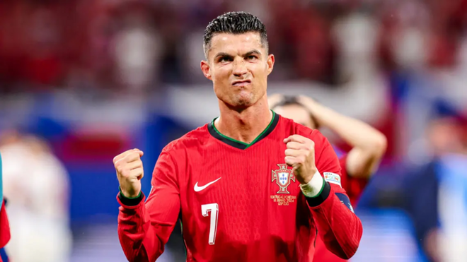 Only playing the formal match, the Portuguese coach still ranked Ronaldo as the main starter - Photo 2.