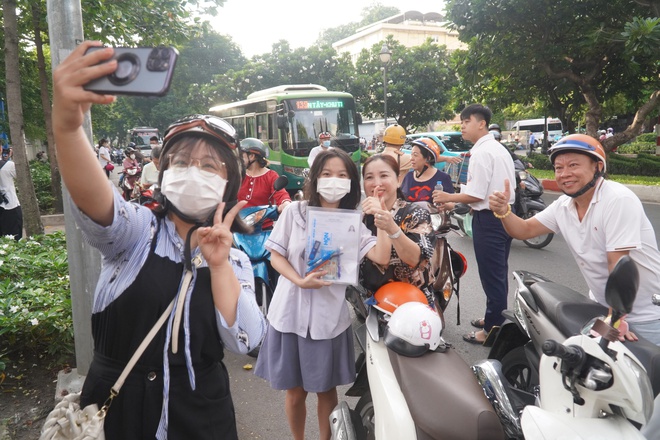 Thi tốt nghiệp THPT 2024: Th&iacute; sinh bắt đầu thời gian l&agrave;m b&agrave;i m&ocirc;n Văn, t&aacute;c phẩm n&agrave;o sẽ được gọi t&ecirc;n? - Ảnh 1.
