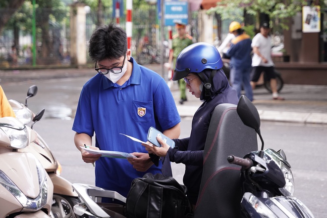 Hơn 1 triệu sĩ tử cả nước chuẩn bị thi các môn tổ hợp: Có thí sinh quên Atlat phải đặt ship hỏa tốc - Ảnh 4.