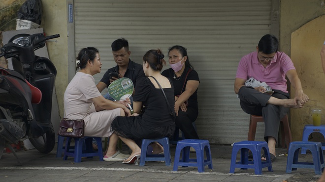 Buổi cuối c&ugrave;ng của kỳ thi tốt nghiệp THPT 2024: Ch&iacute;nh thức bắt đầu giờ l&agrave;m b&agrave;i! - Ảnh 2.