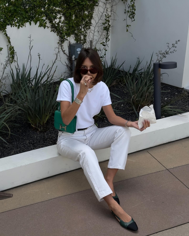 Französische Frauen tragen weiße Hosen auf 10 minimalistische und dennoch elegante Arten – Foto 1.