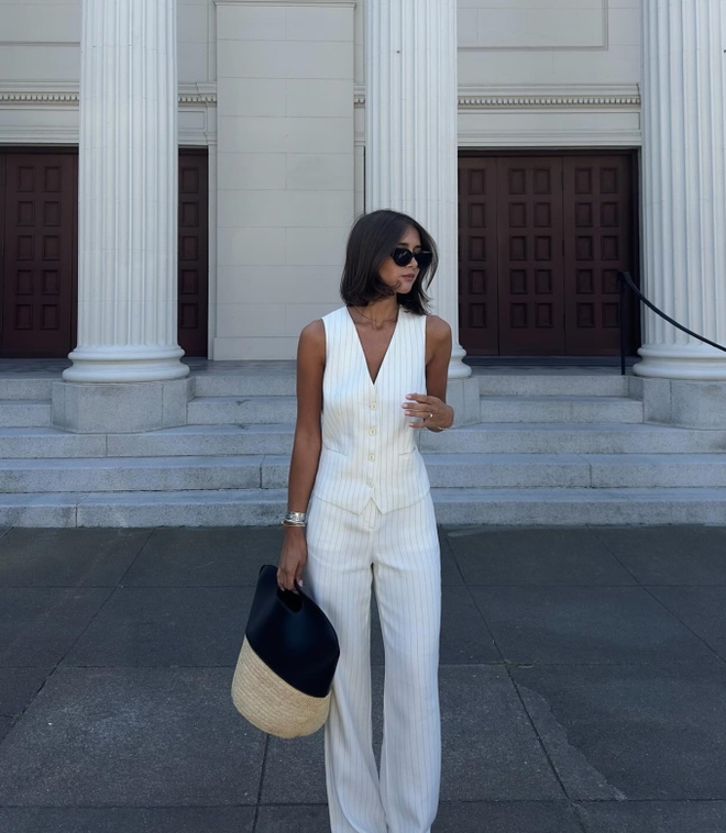 Französische Frauen tragen weiße Hosen auf 10 minimalistische und dennoch elegante Arten – Foto 3.